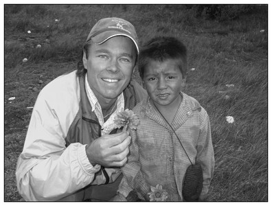 FlowerSalesBoy-Ecuador-06022005.jpg